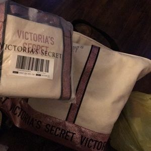 **VS WEEKENDER BAG**